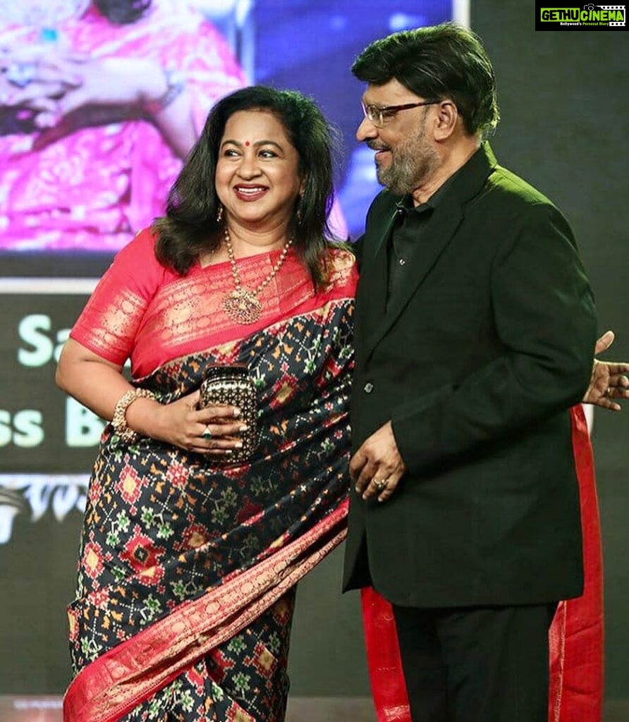 Poornima Bhagyaraj Instagram - At the 18 th WE awards for extraordinary people @sumathisrinivas.tw @radikaasarathkumar @ungalkbhagyaraj