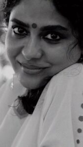 Poornima Indrajith Instagram - അന്നും ഇന്നും ✨ Thank you @jaisonmadany for these candid moments✨ #favoritesong #gratitude #vidyasagar #gireeshputhenchery