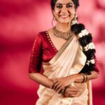 Poornima Indrajith Instagram - Let there be love and light ✨♥️ Happy Onam to all of you . Wardrobe: @pranaahbypoornimaindrajith Jewellery: @bhima_jewels Hair and Make up : @reshmu__ Photography: @maxxocreative Retouching: @tanvi_azmi_ #Onam #Happyonam #onam2023 #pranaahonam #pranaahonam2023
