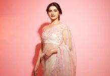 Prachi Deasi Instagram - 🌸🕊️ #lafzbheegehain @sufiscore Photography - @shivamguptaphotography Styling - @ankitamane11 Saree - @shilpsutra @ascend.rohank Jewellery - @jizai.in Potli - @oceana_clutches Managed by - @tarikasingh Hair - @little_hair_poetry Makeup - @abhishekindu