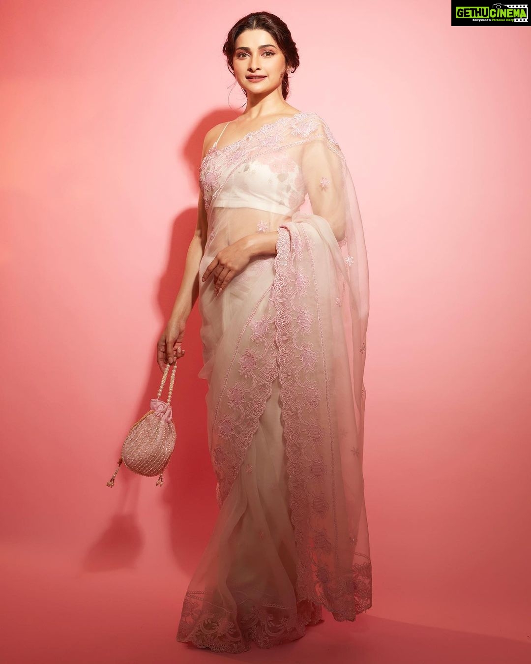 Prachi Deasi Instagram - πΈποΈ #lafzbheegehain @sufiscore Photography - @shivamguptaphotography Styling - @ankitamane11 Saree - @shilpsutra @ascend.rohank Jewellery - @jizai.in Potli - @oceana_clutches Managed by - @tarikasingh Hair - @little_hair_poetry Makeup - @abhishekindu
