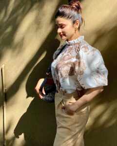 Prachi Desai Instagram - My mom takes the best pictures 🥹 
Sun-Daze! ☀️