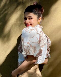 Prachi Desai Instagram - My mom takes the best pictures 🥹 
Sun-Daze! ☀️