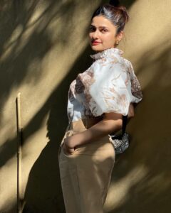 Prachi Desai Instagram - My mom takes the best pictures 🥹 
Sun-Daze! ☀️