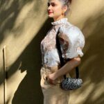Prachi Deasi Instagram - My mom takes the best pictures 🥹 Sun-Daze! ☀️
