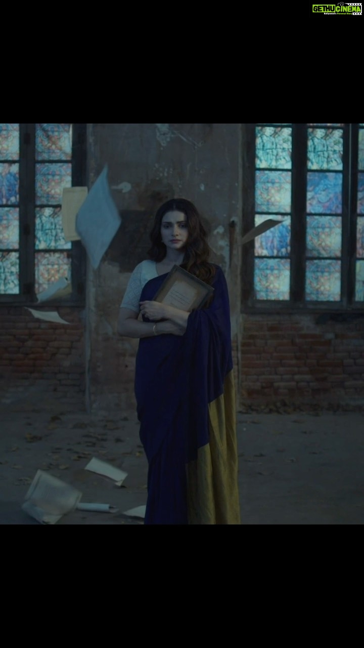 Prachi Deasi Instagram - “ Sirf tu hain, Teri hi Baatein Hain...” This story of silences and unfinished words is ready to unfold ... Can’t wait! 🤍 #lafzbheegehain #amritapritam #sahirludhianvi #sufiscore #prachidesai #ghazal #poetry #music #oldworld #oldworldcharm #lovestory #india