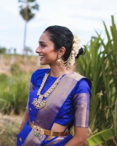 Pragathi Guruprasad Instagram - a few of my favorite things 🌿🥻 

shot by: @tarunkoliyot 
saree: @chithrakailash 
blouse: @wearhash 
jewelry: @rimliboutique