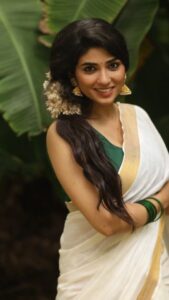 Pragya Nagra Instagram - ഈ ഓണം നിങ്ങള്‍ക്ക് സന്തോഷവും ഭാഗ്യവും നല്‍കട്ടെ. ഏവര്‍ക്കും ഓണാശംസകള്‍ 🌺✨️ VC @sat_narain 📷 Video edit: @portraitsby.pb 💫 Outfit: @devyash_designs 🥻 Makeup: @makeup_bhavani💄 Hairstylist @preethig_hairstylist_ 💃🏻 #onam #kerala #onamcelebration #keralagram #onamspecial #happyonam #india #malayali #instagram #keralasaree #keralatourism #mallu #mallugirl #onamsadhya #malayalam #kochi #keralafood #keralagodsowncountry #onamsaree #festival #onamfestival #instagood #onamvibes #traditional #keralam #keralaattraction #entekeralam