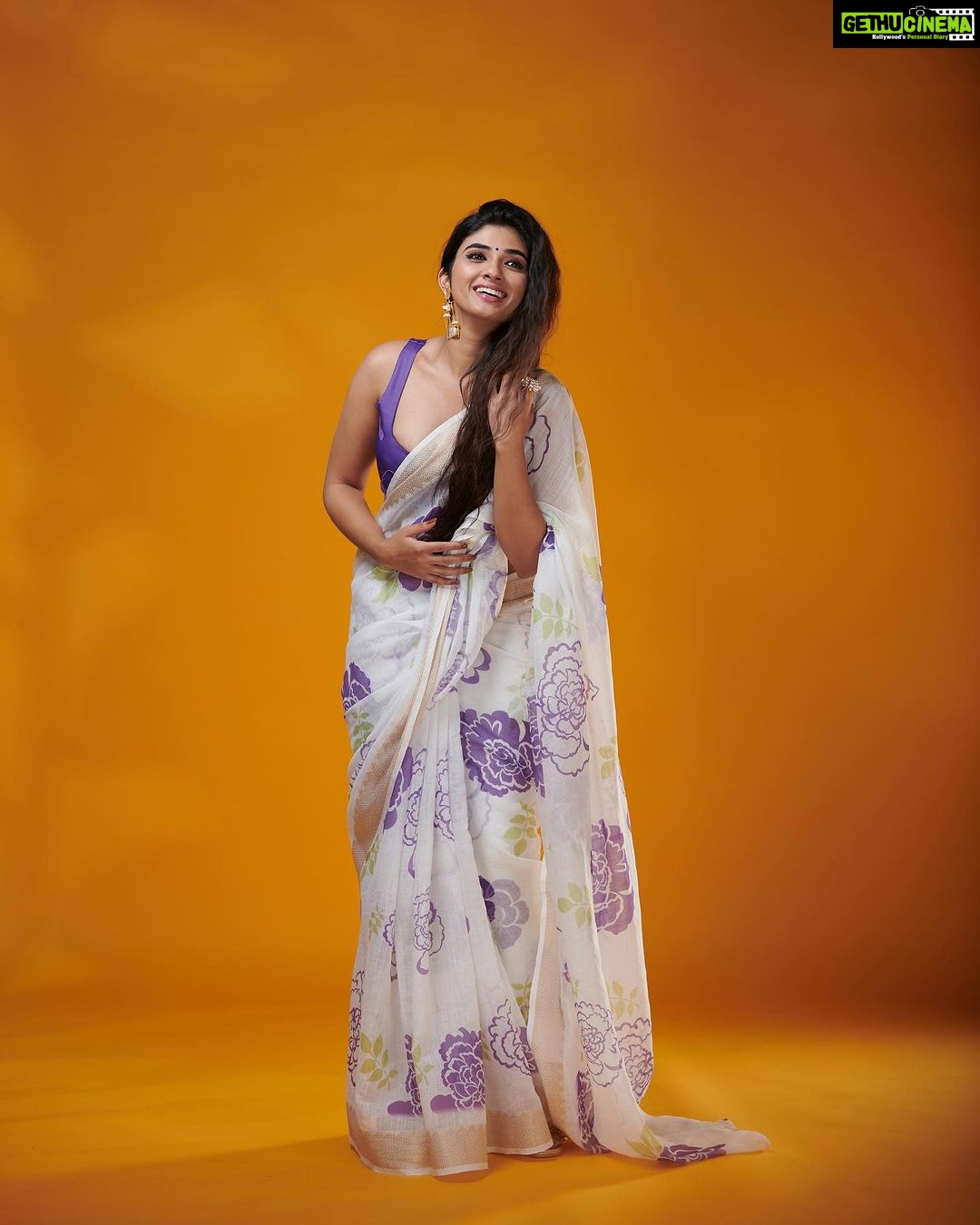 Pragya Nagra Instagram - HAPPY ONAM🌺✨ STARRING @pragyanagra Photography and post production @plan.b.actions by @jibinartist Styling @styled_by_arundev Wearing @devraagh Makeup: @makeup_by_shibinantony Studio @maxxocreative , @studio_maxxo PR @maxxo_celebrity Special thanks to @huwais.majeed #onam #kerala #onamcelebration #keralagram #onamspecial #happyonam #india #malayali #instagram #keralasaree #keralatourism #mallu #mallugirl #onamsadhya #malayalam #kochi #keralafood #keralagodsowncountry #onamsaree #festival #onamfestival #instagood #onamvibes #traditional #keralam #keralaattraction #entekeralam Kochi, India