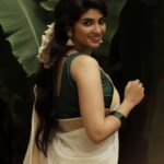Pragya Nagra Instagram - ഈ ഓണം നിങ്ങള്‍ക്ക് സന്തോഷവും ഭാഗ്യവും നല്‍കട്ടെ. ഏവര്‍ക്കും ഓണാശംസകള്‍ 🌺✨️ PC @sat_narain 📷 Outfit: @devyash_designs 🥻 Makeup: @makeup_bhavani💄 Hairstylist @preethig_hairstylist_ 💃🏻 #onam #kerala #onamcelebration #keralagram #onamspecial #happyonam #india #malayali #instagram #keralasaree #keralatourism #mallu #mallugirl #onamsadhya #malayalam #kochi #keralafood #keralagodsowncountry #onamsaree #festival #onamfestival #instagood #onamvibes #traditional #keralam #keralaattraction #entekeralam