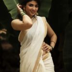 Pragya Nagra Instagram - ഈ ഓണം നിങ്ങള്‍ക്ക് സന്തോഷവും ഭാഗ്യവും നല്‍കട്ടെ. ഏവര്‍ക്കും ഓണാശംസകള്‍ 🌺✨️ PC @sat_narain 📷 Outfit: @devyash_designs 🥻 Makeup: @makeup_bhavani💄 Hairstylist @preethig_hairstylist_ 💃🏻 #onam #kerala #onamcelebration #keralagram #onamspecial #happyonam #india #malayali #instagram #keralasaree #keralatourism #mallu #mallugirl #onamsadhya #malayalam #kochi #keralafood #keralagodsowncountry #onamsaree #festival #onamfestival #instagood #onamvibes #traditional #keralam #keralaattraction #entekeralam