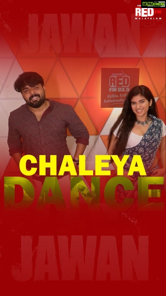 Pragya Nagra Instagram - Going with the trend !!! #chaleya @pragyanagra AKA Yamuna ( Nadikalil Sundari Yamuna) Vs @r_j_hemanth #chaleya #jawan #chaleyareel #yamuna #pragya #dhayan #nadikalilsundariyamuna #srk #nayanthara #dancereel #dance #redfmmalyalam