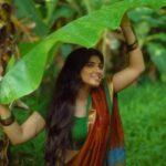 Pragya Nagra Instagram - A shiny little dew drop reluctant to leave the green leaf it fell in love with . Presenting to you @pragyanagra ! Our Yamuna from #nadikalilsundariyamuna . MUA @m.m_by_madonna Dop - @chitrapriyadarshini Saree - @ithal.india