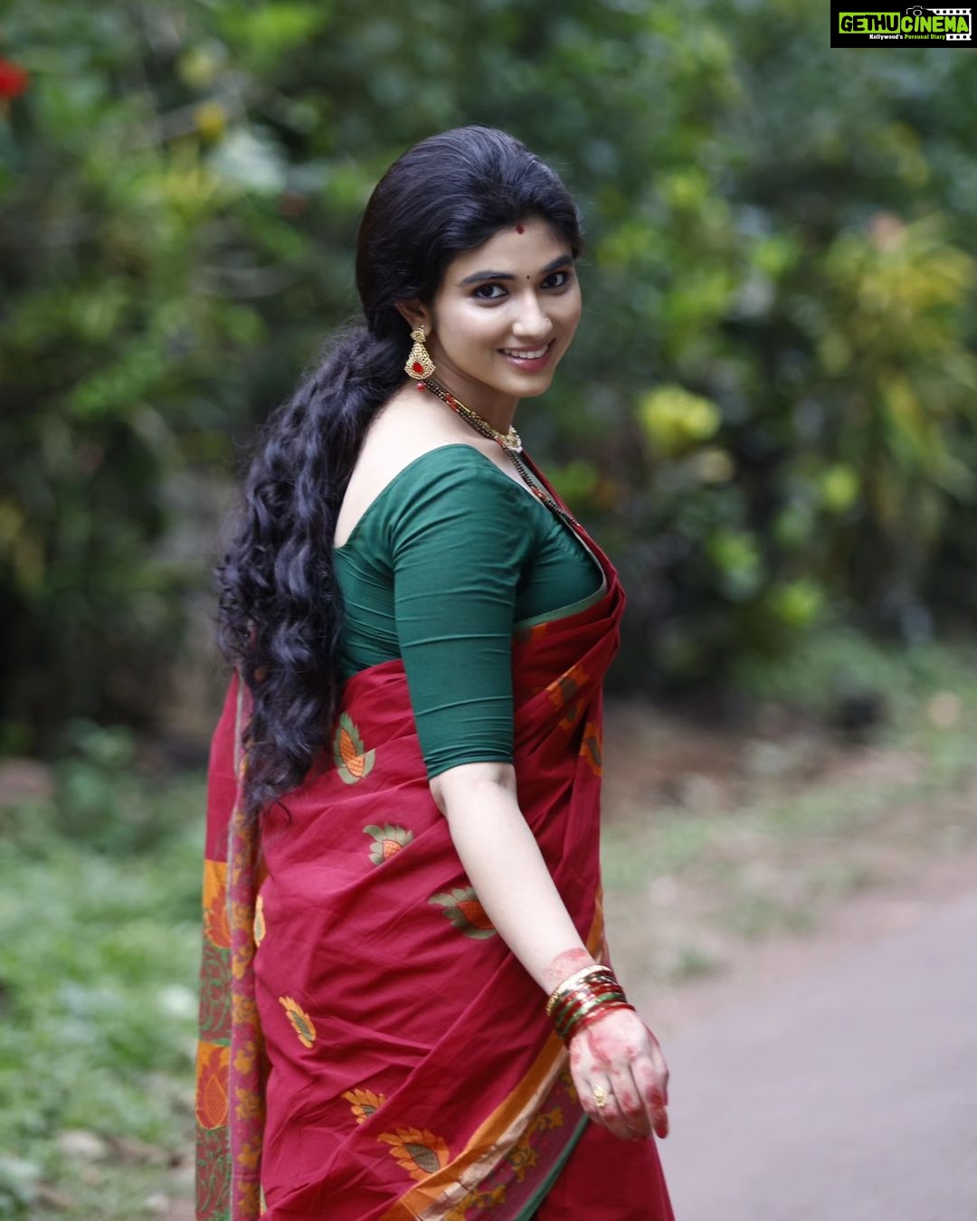Pragya Nagra Instagram - YAMUNA Happy🤗❤️ Into the 3rd week💫 ✨️NADIKALIL SUNDARI YAMUNA✨️ @dhyansreenivasan @ajuvarghese @nirmal.palazhi @kalabhavan_shajohn @navas.vallikkunnu @unniraj2019 @rajeshazhikodan @aneeshgopalz @sohan_seenulal @aami_thasnim @vijesh_panathur @unnivellora @faisal_ali_dop @arunmuraleedharan_musical @sankarsharmaofficial @harinarayanan.b.k @manumanjith_s @sajeevchandiroor @sujithmattannur @jayanpoonkulam @prijin_jessy @anildev.k.nadesan @rathin_radhakrishnan @artmaniac_the_punkbro @muralikunnumpurath @vkumar0629 marty.martin_ @ajith_george_ag PC @santhosh_pattambi1 #NadikalilSundariYamuna #DhyanSreenivasan #AjuVarghese #watermanmurali #waterman #cinematicafilms #vijeshpanathur #unnivellora #vilaskumar #simimurali #Malayalamdramamovie #Malayalamnewmovie #malayalamcinema #malayalamcinema2023 #malayalammovie2023 #dhyannewmovie #sudheesh #bhanumathipayyannur #muralikunnumpurath #AjayMangad #aneeshgopal #nirmalpalazhi #navasvallikkunnunadikal