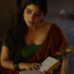 Pragya Nagra Instagram - The wait ! Featuring @pragyanagra from #nadhikalilsundariyamuna MUA @m.m_by_madonna Saree @ithal.india