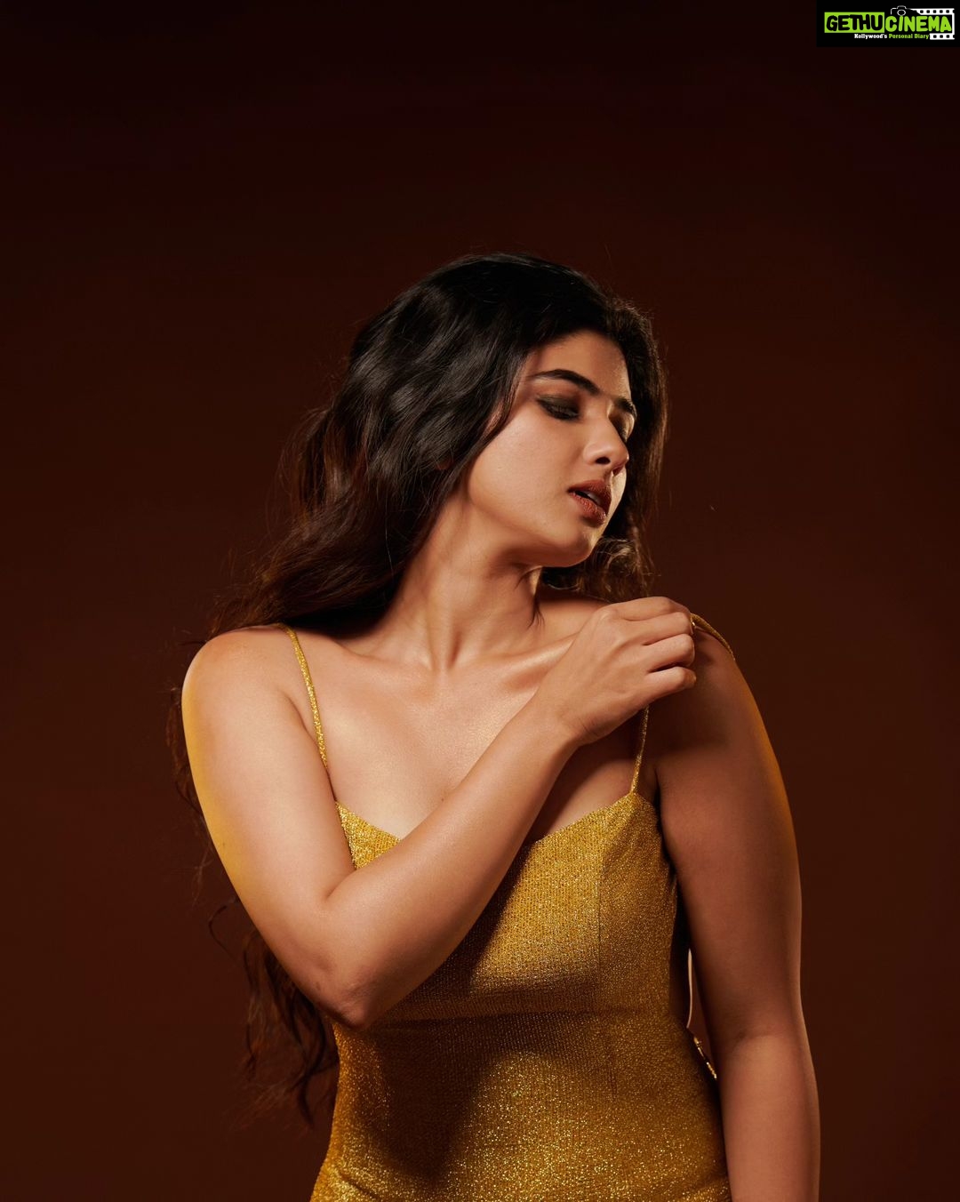 Pragya Nagra Instagram - ✨️GOLDEN GIRL✨️ STARRING @pragyanagra Photography and post production @plan.b.actions by @jibinartist Styling @styled_by_arundev Wearing @devraagh Makeup: @makeup_by_shibinantony Studio @maxxocreative , @studio_maxxo PR @maxxo_celebrity Special thanks to @huwais.majeed #telugugirls #telugumemes #teluguammayi #teluguactress #tamilgirls #telugugirl #telugucinema #teluguboys #keralagirls #tollywood #biggbosstelugu #telugureels #trending #hyderabad #andhrapradesh #telugustatus #teluguhot #tamilgirl #tamilponnu #telugumovies #telugusongs #maheshbabu #telugupeople #vijaydevarakonda #telugubgm #bollywood #alluarjun #teluguwhatsappstatus #samantha #tamilheroine