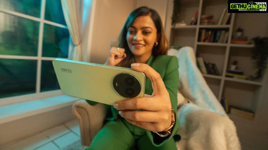 Prakruti Mishra Instagram - Say goodbye to low battery stress with the #realmenarzo60x5G and its incredible 33W SUPERVOOC Charge! Grab yours and embark on the #Next5GSpeedFrontier. Upgrade to the 4+128GB variant starting at just ₹12,999 with 1000* off coupon! *T&C Apply. Available on realme.com and @amazonIN.