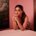 Prakruti Mishra Instagram – Prithvi ko kehte hai earth 🌍 

Chahe kuch bhi hojaye 

Do not ever question your worth 👑
.
.
.
Shot by @sukesh_viswanath