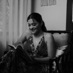 Prakruti Mishra Instagram – Jo Tere Jaane Se Main
Baitha Hu Mehkhane Mein
Main Khaa Chuka Hun Dhoka
Peene Se Nahi Marunga 🖤
.
.
.
Shot by @sukesh_viswanath