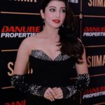Pranitha Subhash Instagram – On the @siimawards Redcarpet ✨

Wearing @khalafcouture 

✨
Styled by @malkit_gill2697 & @sanjamkaur92
Heels @greatmillscollective @sana.k.official
Styling interns @mahek_gada tanushrreechopra
📸 @pratimareddy