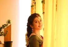 Pranitha Subhash Instagram - Varamahalakshmi Habbada Shubhadhayagalu. Happy Varamahalakshmi Vratha Jewellery: @kalyanjewellers_official Loved the Mahalakshmi earrings 📸 : @framesbyvikaskakolu