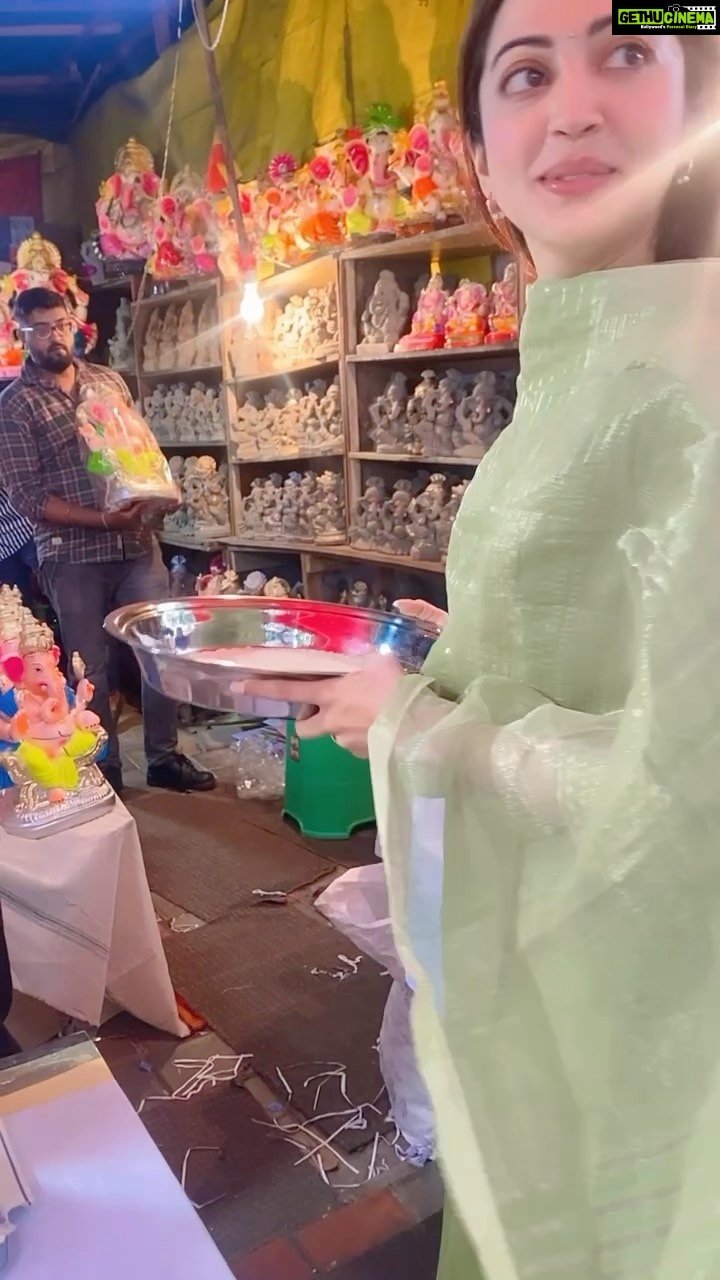 Pranitha Subhash Instagram - Happy Ganesh Chaturthi ✨🙏🏻 Gowri Ganesha Habbada Shubhashayagalu PS : mother-in-law and sister-in-law did 95% of all the preparations ! Specially the kadubus.