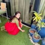 Pranitha Subhash Instagram - Had a Satyanarayana puja at a friends , dressed my little one up , left her in her crib (so she doesn’t make a mess in the meantime) and went into my room to change over. Came back in a few minutes only to find her asleep! Didn’t want to wake her up, So I quickly went by , wished my friend had lunch and came back only to see her rolling around in the balcony in her new langa jacket .. babies and their sleep times.. 🙈 Do my fellow new parents relate ?