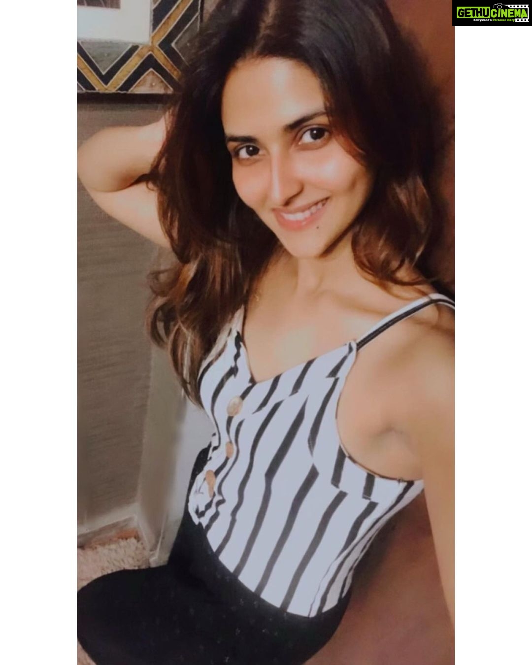 Pranutan Bahl Instagram - good stripes only✨🤍