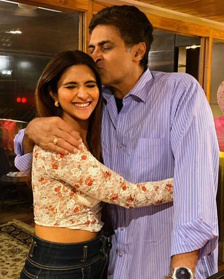 Pranutan Bahl Instagram - I keep saying “Dad!! Stop annoying me, you’re not my brother!” But either which way I’m just blessed to be your family.. thank you for being an amazing dad..I guess no gratitude will ever be enough ✨ Thank you for making me fiercely independent, yet always creating a safe space for me🤗🧿 Happy Father’s Day to the handsomesttt, most chivalrous and highly troublesome- please swipe to see all of this ^ Love love you ♥️🧿♥️🧿