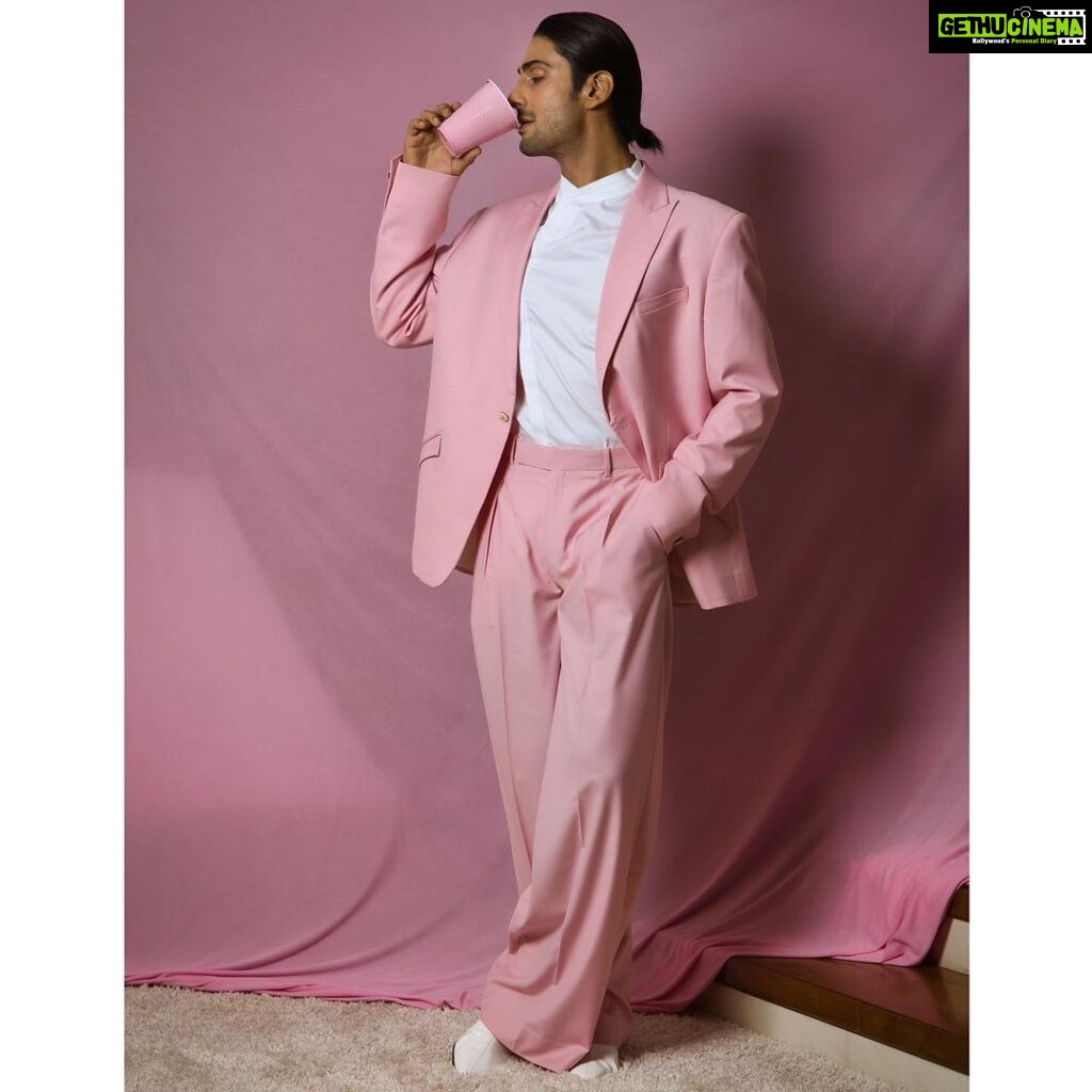 Prateik Babbar Instagram - pink plastic cup party 💗 outfit : @gauravguptaofficial @ggpanther shoes : @louboutinworld styling : @rahulvijay1988 hair : @kaustubhpevekar makeup : @makeupbychanch @chanchalkataria09 photography : @framingframesbyps @pushkar_soni4777