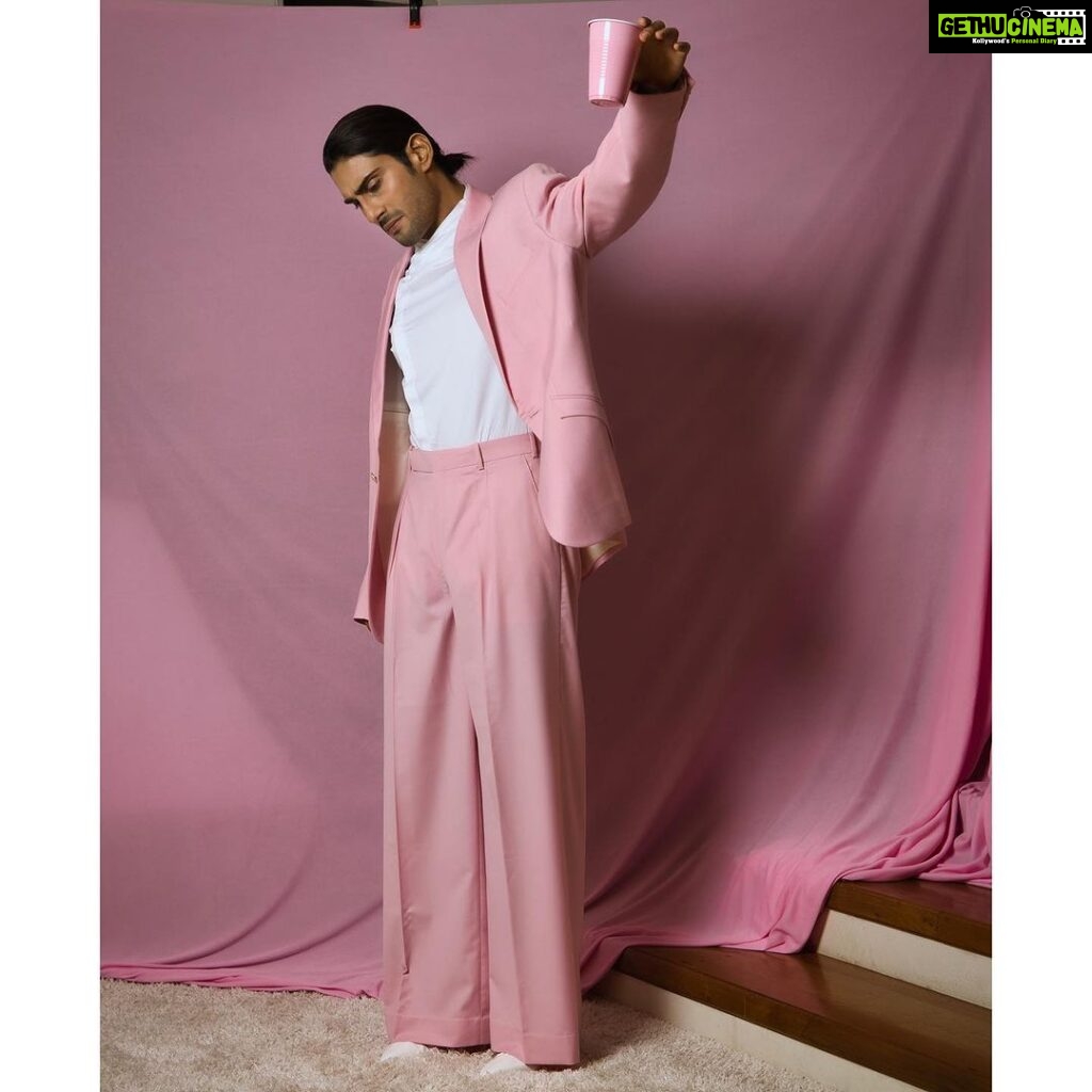 Prateik Babbar Instagram - pink plastic cup party 💗 outfit : @gauravguptaofficial @ggpanther shoes : @louboutinworld styling : @rahulvijay1988 hair : @kaustubhpevekar makeup : @makeupbychanch @chanchalkataria09 photography : @framingframesbyps @pushkar_soni4777