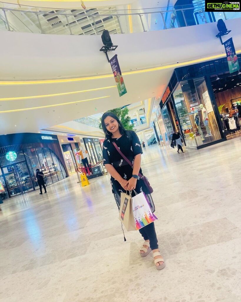 Pratheeksha G Pradeep Instagram - Life is short and the world is wide. Better get started…. @sayanakrishna_official_ #shopping #lulu #happy Lulu Mall Trivandrum