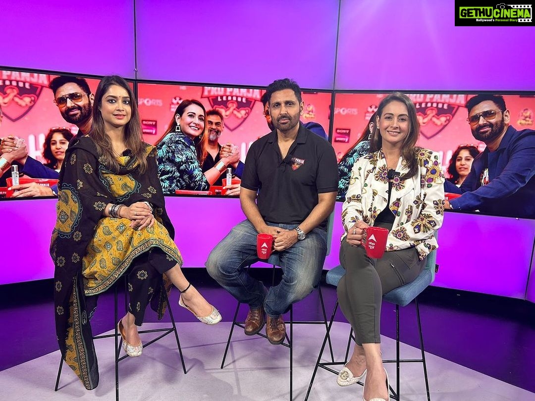 Preeti Jhangiani Instagram - Great time at the @abpnewstv studio with @_fauzianaaz_ and @jhangianipreeti talking about @propanjaleague coming July 28th on @sonysportsnetwork and @fancode #LagaPanja #BharatKaKhel #propanjaleague New Delhi