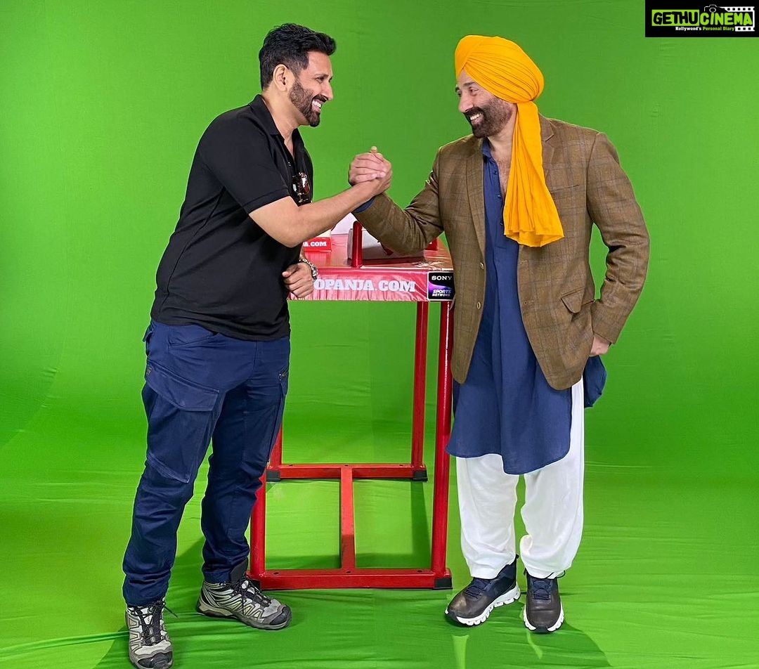 Preeti Jhangiani Instagram - And this happened !!! Pro Panja League X Gadar 2 promo shoot! Thank you @sonysportsnetwork for getting this done with @zeestudiosofficial We couldn’t ask for a better broadcast partner then Sony Sports Networks !! Sunny Deol, the OG 'Dhai Kilo Ka Hath' ये ढाई किलो का हाथ जब किसी पर पड़ता है ना तो आदमी उठता नहीं, उठ जाता है !!! 🔥🔥🔥 "Shareh dhai kilo ka haath jab uthhtaa hai na, toh insaan uthhtaa nahin.... Uthh jaata hai..."🔥🔥🔥 Watch Gadar 2 in theaters near you on 11th August. @propanjaleague on @sonysportsnetwork from July 28 onwards LIVE 7 pm to 9pm @iamsunnydeol @dabasparvin @nevillebastiano #Shishirgupta #rohitsinha @lucifers_passion @shariq_patel #NeerajJoshi