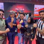 Preeti Jhangiani Instagram - Great shooting for an Independence Day special with the legend @therealkapildev for @abpnewstv coming on August 15th 2023 on the sets of @propanjaleague Wearing jacket by @justbillibyrashmichhabra styled by @avanticachaudhry Indra Gandhi Indoor Stadium Delhi