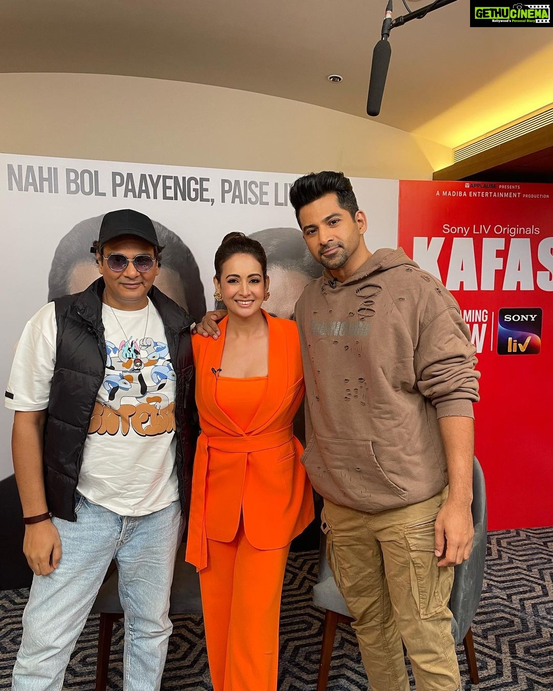 Preeti Jhangiani Instagram - Orange is the new black πͺ At the promotions of my new show #KAFAS airing on @sonylivindia directed by @sahil_insta_sangha @applausesocial @sameern @madibaent Make up @jyotiiadvani.artistry Hair @rekhahariyani26 Look 1: Styled by @style_tubbies Neck piece by @curiocottagejewelry Rings by @aquamarine_jewellery Look 2: Styled by @style_tubbies Jewellery by @aquamarine_jewellery Managed by @nikeeta_bhambhani #webseries #newshow #sonyliv #sonylivindia