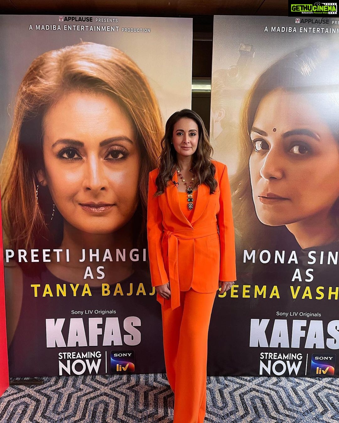 Preeti Jhangiani Instagram - Orange is the new black πͺ At the promotions of my new show #KAFAS airing on @sonylivindia directed by @sahil_insta_sangha @applausesocial @sameern @madibaent Make up @jyotiiadvani.artistry Hair @rekhahariyani26 Look 1: Styled by @style_tubbies Neck piece by @curiocottagejewelry Rings by @aquamarine_jewellery Look 2: Styled by @style_tubbies Jewellery by @aquamarine_jewellery Managed by @nikeeta_bhambhani #webseries #newshow #sonyliv #sonylivindia