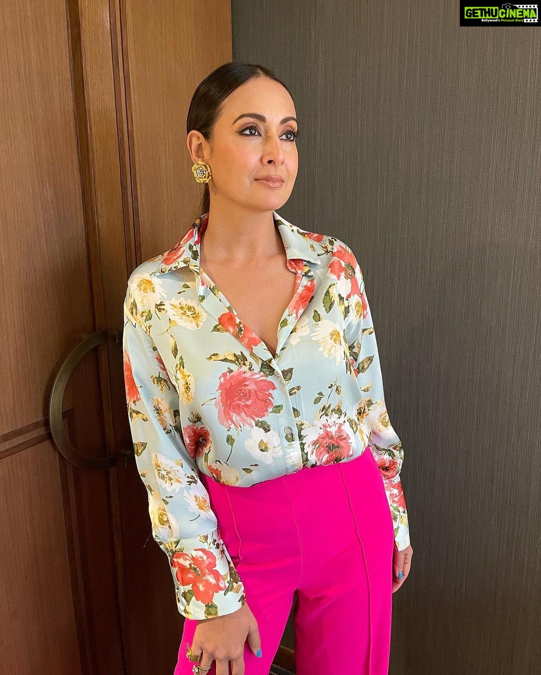 Preeti Jhangiani Instagram - Orange is the new black πͺ At the promotions of my new show #KAFAS airing on @sonylivindia directed by @sahil_insta_sangha @applausesocial @sameern @madibaent Make up @jyotiiadvani.artistry Hair @rekhahariyani26 Look 1: Styled by @style_tubbies Neck piece by @curiocottagejewelry Rings by @aquamarine_jewellery Look 2: Styled by @style_tubbies Jewellery by @aquamarine_jewellery Managed by @nikeeta_bhambhani #webseries #newshow #sonyliv #sonylivindia