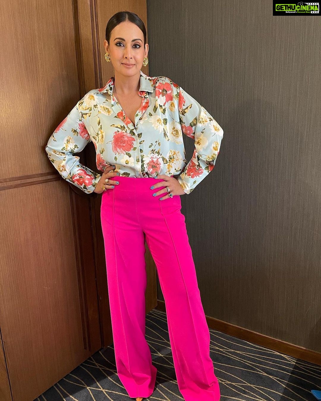 Preeti Jhangiani Instagram - Orange is the new black πͺ At the promotions of my new show #KAFAS airing on @sonylivindia directed by @sahil_insta_sangha @applausesocial @sameern @madibaent Make up @jyotiiadvani.artistry Hair @rekhahariyani26 Look 1: Styled by @style_tubbies Neck piece by @curiocottagejewelry Rings by @aquamarine_jewellery Look 2: Styled by @style_tubbies Jewellery by @aquamarine_jewellery Managed by @nikeeta_bhambhani #webseries #newshow #sonyliv #sonylivindia
