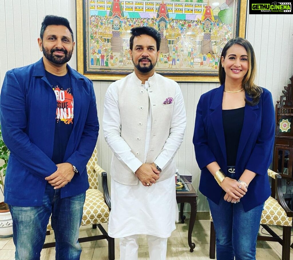 Preeti Jhangiani Instagram - Thank you Shri @official.anuragthakur Ji for your valuable time today and for lending your ear to the conversation of taking Panja/ Armwrestling to greater heights in India 🙏 Delhi, India