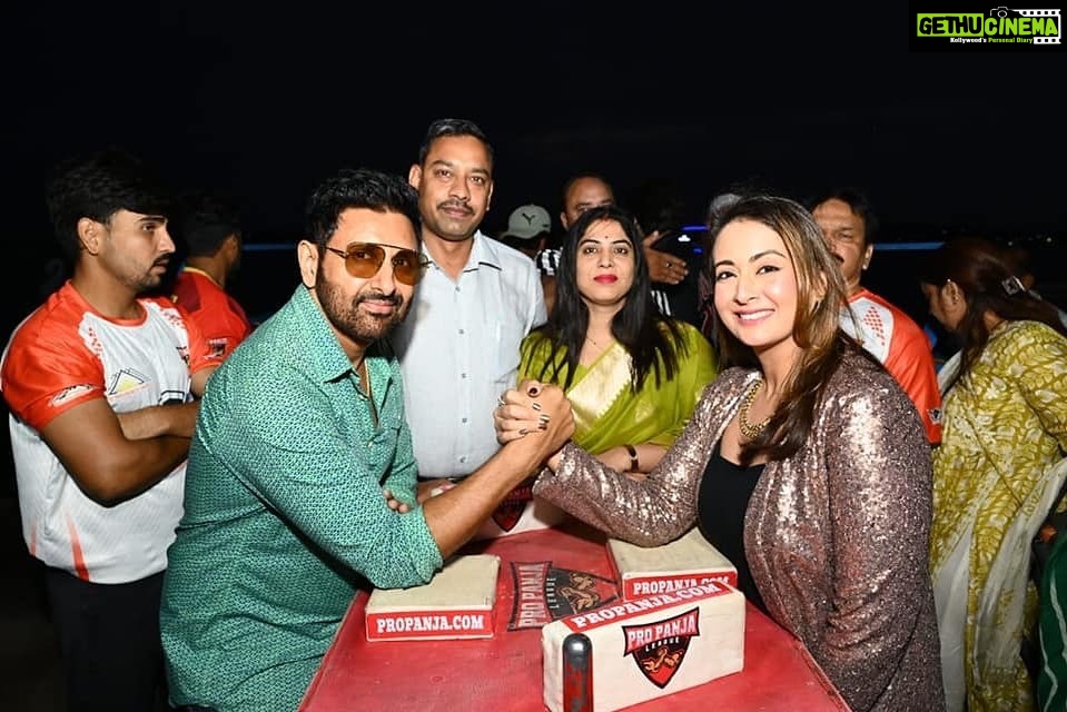 Preeti Jhangiani Instagram - Thanks to Mr and Mrs Arun Sharma of @surbhisecurityservices for hosting the @propanjaleague Mega Match on a Boat alongwith Mr Vinod Kumar Shukla ji of VKSC Infrastructure and Shri Dr Raghavendra Sharma, who is the Pradesh Karyalay Mantri of BJP was the Chief Guest of the event. Bhopal Lake