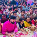 Preeti Jhangiani Instagram - Amazing darshan at Banke Bihari Mandir at Vrindavan ! Thanks to Shri Shri Tulsi Maharaj Ji 🙏 Radhe Radhe 🙏 @dabasparvin @harsharaisinghaney @shrikant_warankar