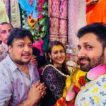 Preeti Jhangiani Instagram - Amazing darshan at Banke Bihari Mandir at Vrindavan ! Thanks to Shri Shri Tulsi Maharaj Ji 🙏 Radhe Radhe 🙏 @dabasparvin @harsharaisinghaney @shrikant_warankar