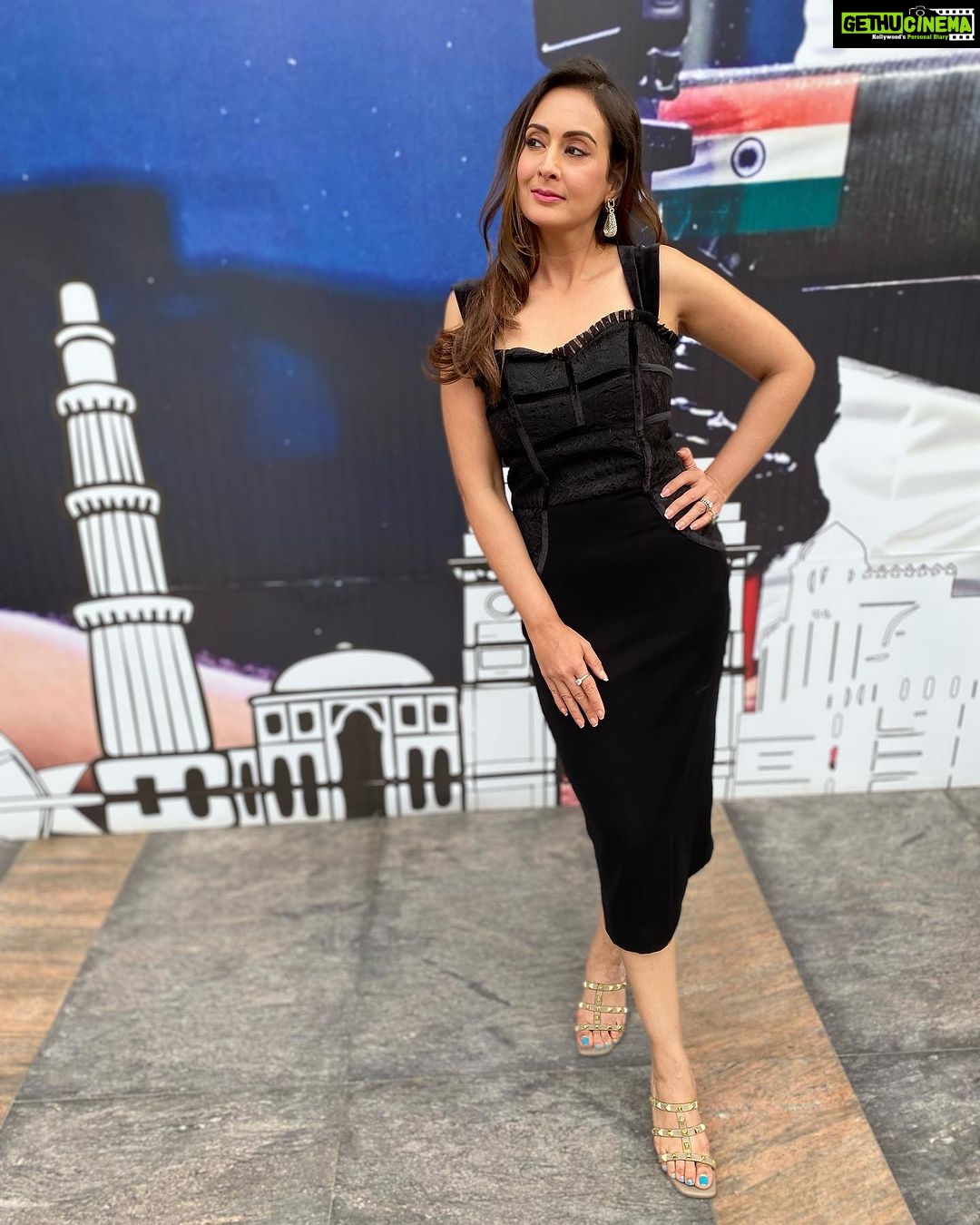 Preeti Jhangiani Instagram - When it’s a finale look you want @mouktika_style @swarupabhagavatula come to the rescue ! Thanks for always having my back ! Thank you @meghanaskapur for introducing us!