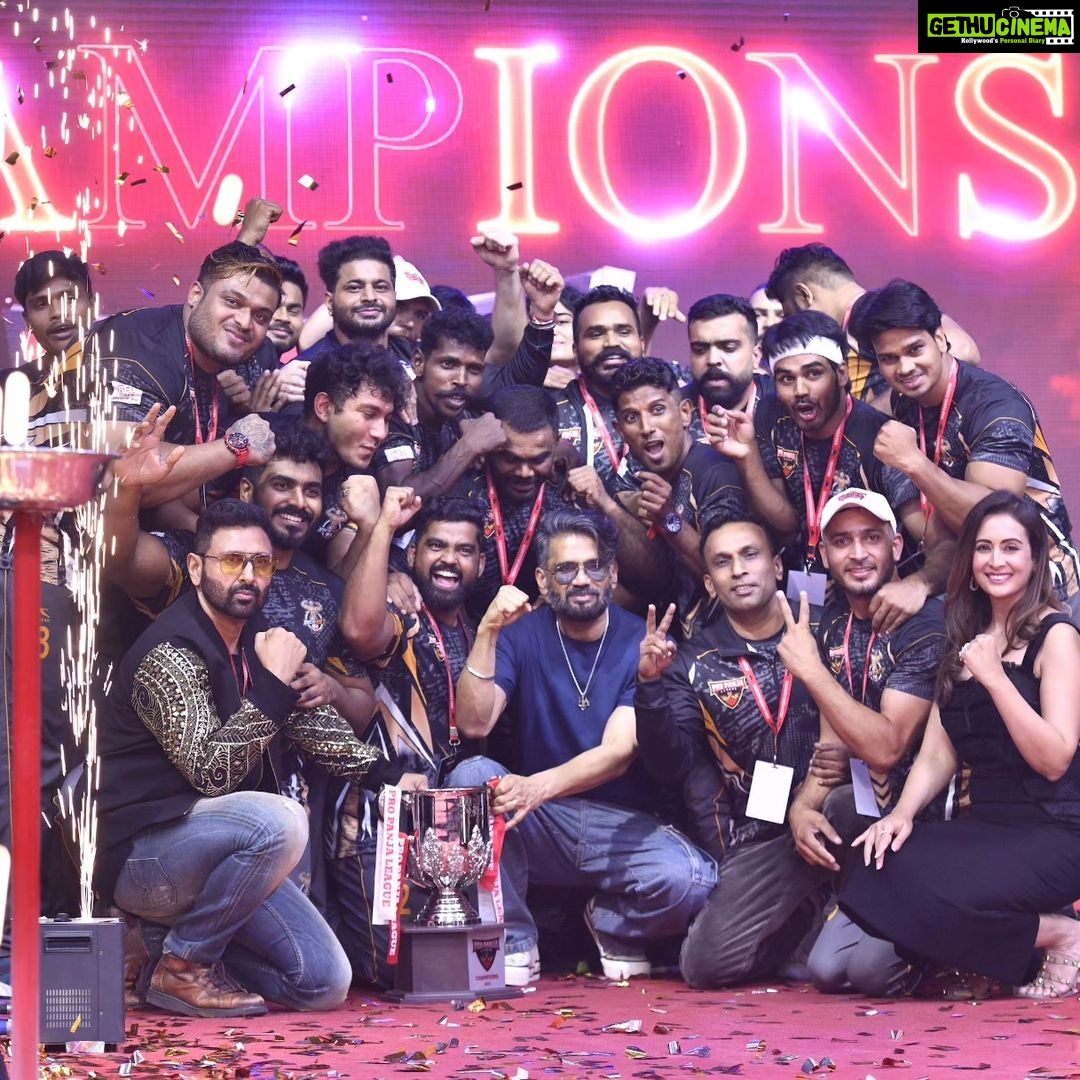 Preeti Jhangiani Instagram - Champions❤️❤️ kochi kedi's