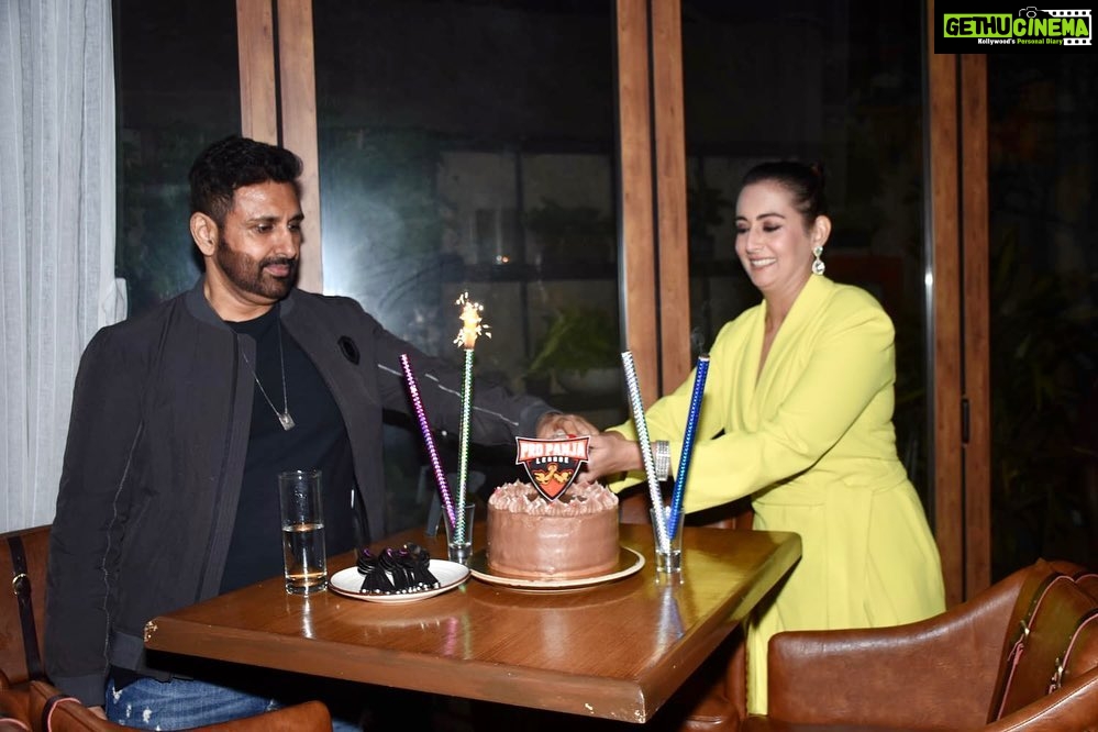 Preeti Jhangiani Instagram - Was great celebrating the success of the first season of the @propanjaleague at @one8.commune especially with broadcast partner @sonysportsnetwork without who’s invaluable guidance and passion…we would not have been able to do…what we did…thanks and cheers all around ✌🏻