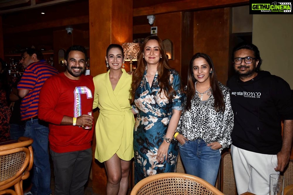 Preeti Jhangiani Instagram - Was great celebrating the success of the first season of the @propanjaleague at @one8.commune especially with broadcast partner @sonysportsnetwork without who’s invaluable guidance and passion…we would not have been able to do…what we did…thanks and cheers all around ✌🏻