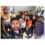 Preeti Jhangiani Instagram - Birthday Celebrations with the whole team! 🎂✨ @jhangianipreeti @dabasparvin @propanjaleague #preetijhangiani #birthdaygirl #birthday #happybirthday #birthdaywishes #birthdaycake #bollywood #bollywoodupdates #bosslady #birthdaycelebration #propanjaleague #swenentertainment
