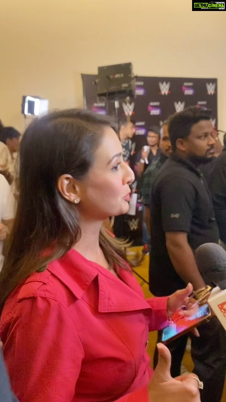 Preeti Jhangiani Instagram - @jhangianipreeti giving some interviews at the @wweindia Superstar Spectacle press scrum with @wwe stars around @jindermahal @dmcintyrewwe #wweindia #wwe #superstarspectacle #preetijhangiani Hyatt Hyderabad Gachibowli