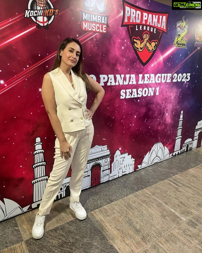 Preeti Jhangiani Instagram - I’m losing count of days ! They’re going by so fast ! @propanjaleague didn’t waste time warming up! And we’re already zooming ! Thank you @swarupabhagavatula @mouktika_style for upping the style quotient 💃🏻 Tune in every evening 5pm -9pm on @fancode and 7pm to 9pm only on @sonysportsnetwork Ten 3! LIVE!! #lagapanja #bharatkakhel #propanjaleague